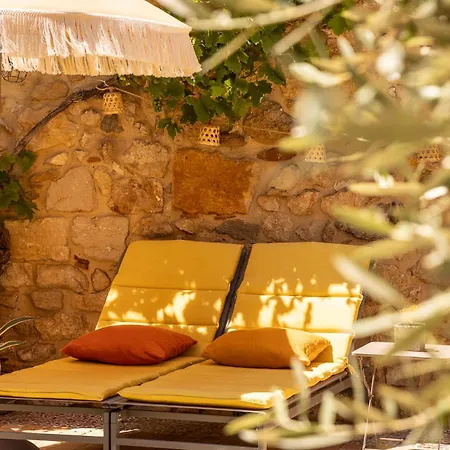 Le Prieure Notre-dame Guest house *