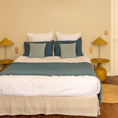 Le Prieure Notre-dame Guest house Montfrin