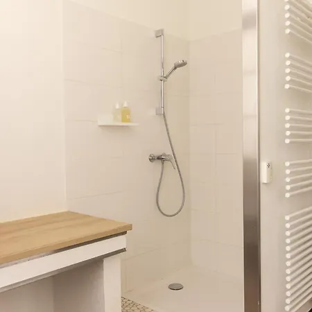 게스트하우스 Le Prieure Notre-dame Montfrin